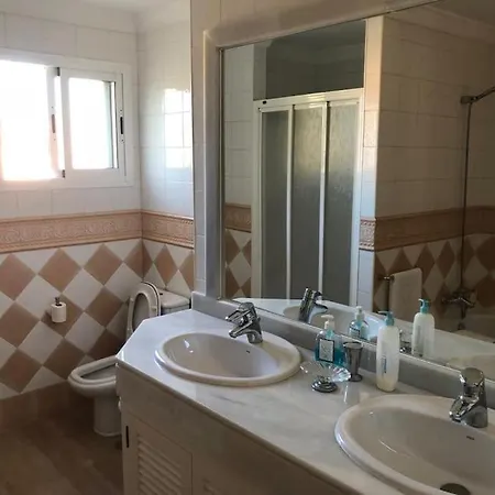 Casa Con Vistas En Marbella. Hacienda Playa
